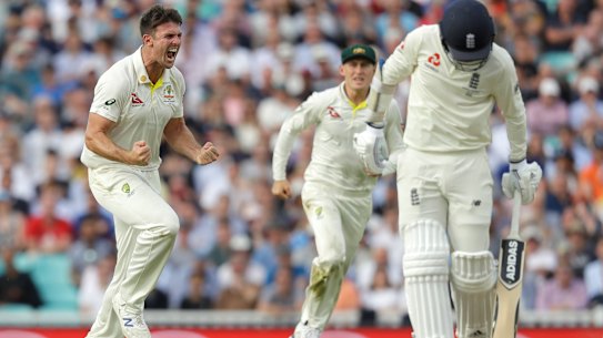 Mitchell Marsh celebrates taking the wicket of Sam Curran.