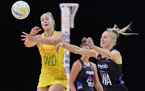 Jamie-Lee Price challenged by Shannon Saunders