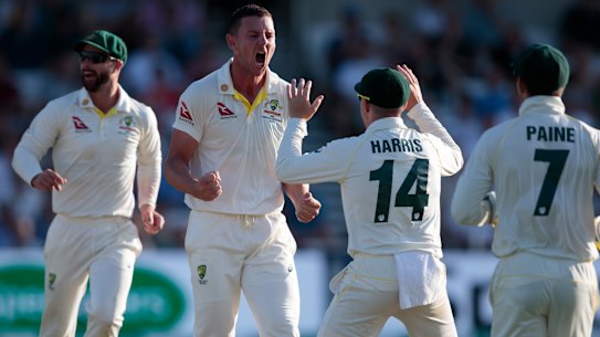 Australia's bowlers are chasing quick wickets to seal victory in the third Test.
