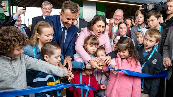 Premier Gladys Berejiklian and Transport Minister Andrew Constance cut the ribbon on Sydney's Metro Northwest line with the help of children.