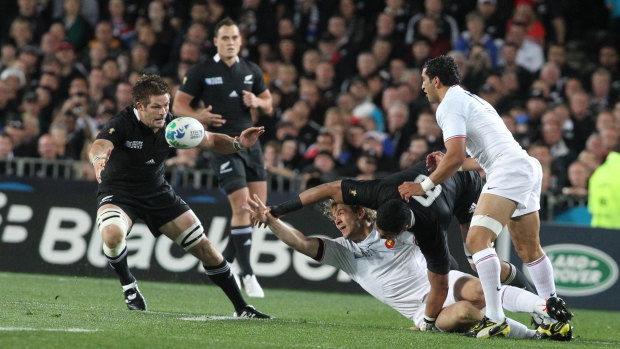Richie McCaw receives the ball, seemingly onside ... for once.