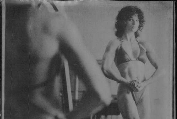Lisa Lyon admires her physique during a workout in Gold’s Gym in Santa Monica in 1979.
