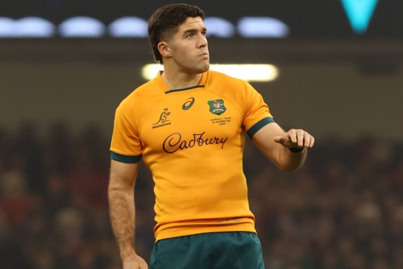 Ben Donaldson lines up a kick for the Wallabies against Wales.