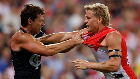 Ollie Florent and Isaac Heeney go toe-to-toe