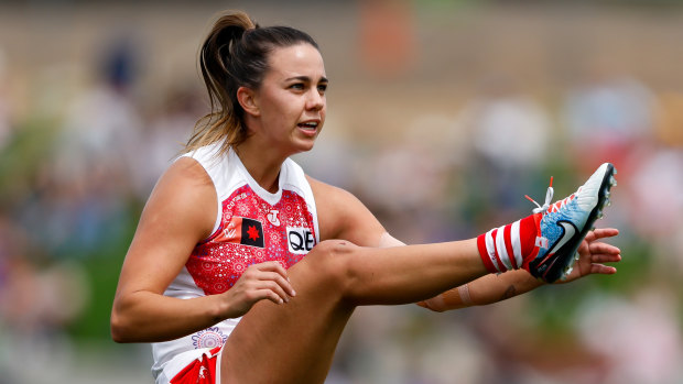 Star Swan injures knee at training, out for rest of AFLW season