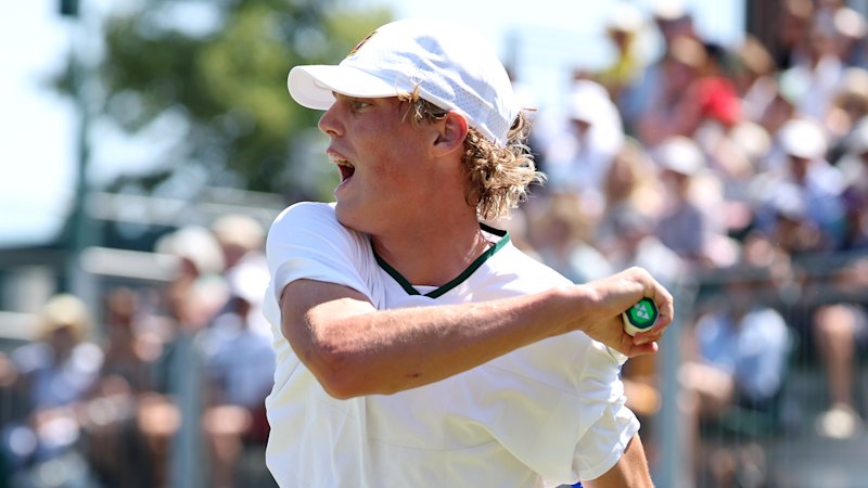 Ice-creams, selfies and the Federer twins: Cruz Hewitt hype is building at Wimbledon