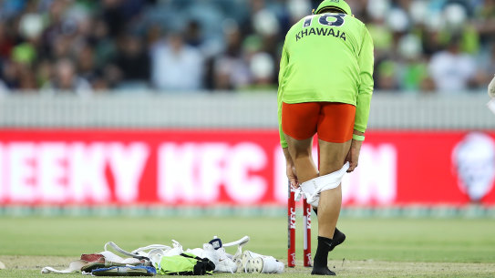 In a display of the complacency which proved to be the Thunder’s downfall in Canberra, Usman Khawaja became the talk of the game after taking his pants off midway through his time at the crease. 