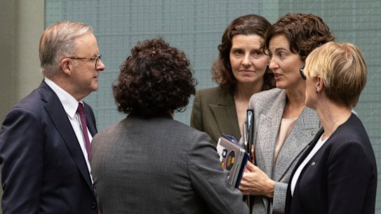 Prime Minister Anthony Albanese with independent MPs Monique Ryan, Allegra Spender, Kate Chaney and Zoe Daniel in discussion after a division in the House of Representatives at Parliament House in Canberra last year.