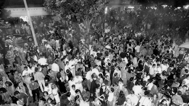 New Year's Eve celebration in 1994 shuts down Manuka.