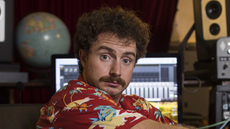 Montaigne. Tom cardy песни. Red flags tom hardy. Tom cardy feat. Tom cardy.