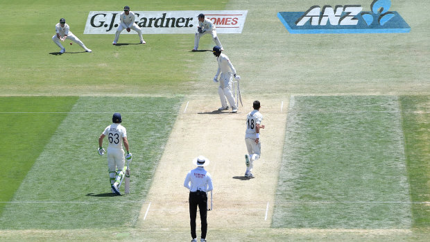 Trent Boult gets the advantage, Tim Southee catches up.  The duo picks up Jofra Archer from England on Mount Maunganui.