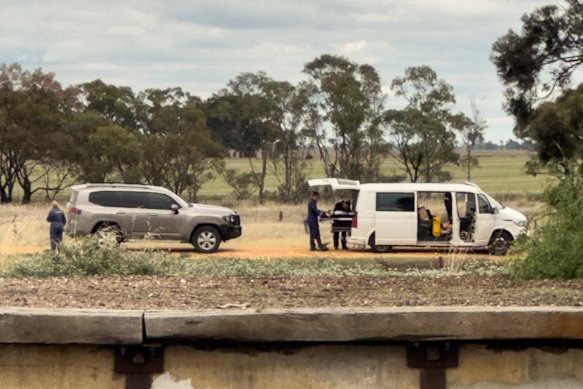 La policía de Victoria está investigando la muerte de un hombre en Jung, cerca de Horsham. 