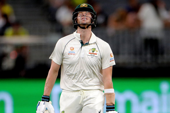 A bitterly disappointed Steve Smith returns to the dressing room after being dismissed by Neil Wagner on Saturday.
