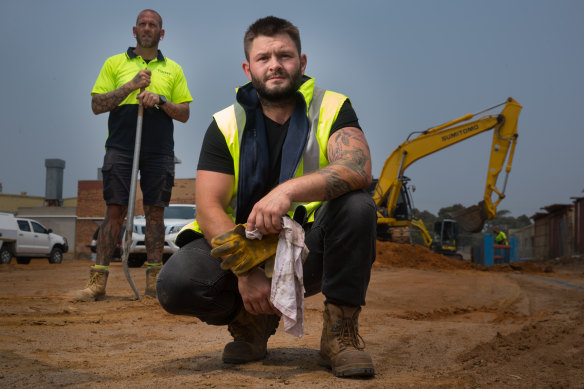 Robert Johnstone, centre, and mate Nate Alison are tradies who have offered their services to bushfire victims for free.