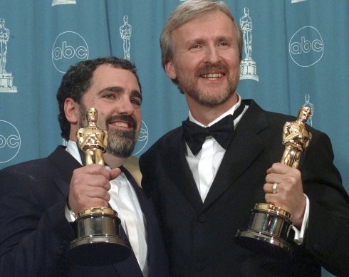 Jon Landau, left, and James Cameron, right, hold the Oscars for Best Picture for Titanic in 1998.