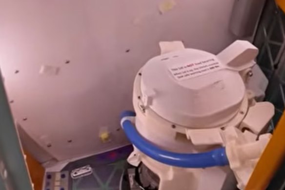 Ci sono voluti anni per sviluppare il sistema universale di gestione dei rifiuti su Orion da 30 milioni di dollari (43,4 milioni di dollari). 