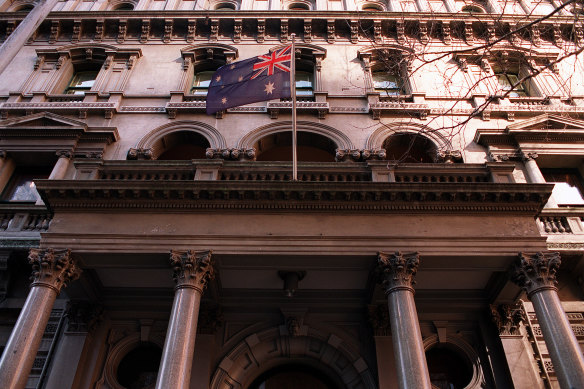 The Australian Club’s balustraded parapet, where members enjoy drinks overlooking William Street.