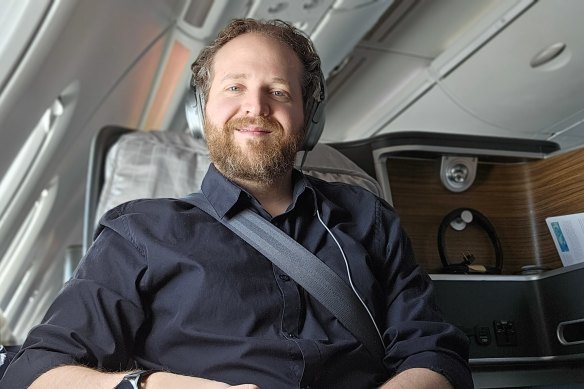 Point Hacks’ Chris Chamberlin plans in advance when to work and when to sleep on long flights.