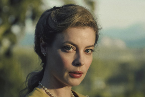 Gillian Jacobs as Mary Jayne Gold in Transatlantic.