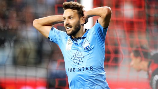 Milos Ninkovic has left Sydney FC for the Wanderers.