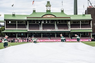 Spectators will not be banned from the Sydney Test, NSW Health Minister Brad Hazzard said.