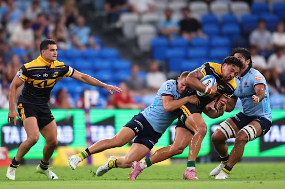 Fehi Fineanganofo of the Hurricanes is tackled.