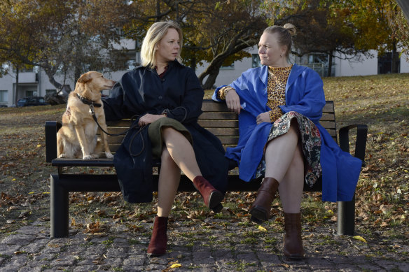 Alma Poysti (left) and Nuppu Koivu in Fallen Leaves.