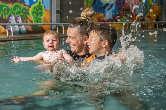Renee Mudie splashed and played with son Wesley and daughter Hazel in the bath to prepare them for lessons.