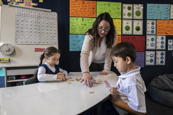 Beck Anderson at Vardys Road Public teaching a kindergarten maths lesson.