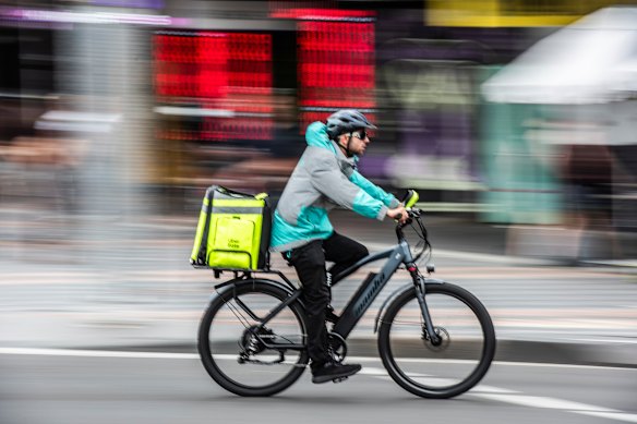 Food delivery drivers at Uber Eats and DoorDash have secured a minimum pay deal.