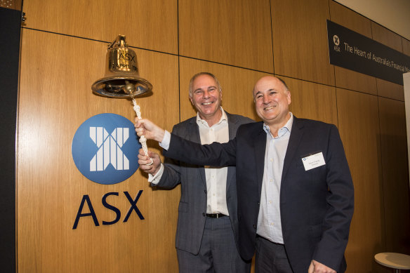 Booktopia co-founders CEO Tony Nash (right) and CCO Steven Traurig ring the ASX bell at the listing in December 2020.