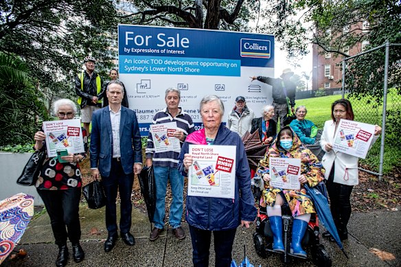 Judy Simpson (centre) with other members of the Save Royal North Shore community group, Willoughby MP Tim James (second from left)  and members of Willoughby City Council.