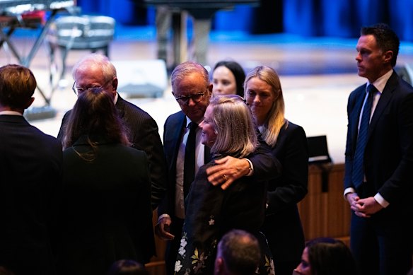 Professor Richard Scolyer memorial: Children lead tributes to the late medical researcher at Sydney Opera House