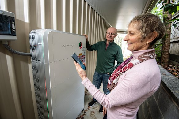 Tudor Goode and Gabrielle Hendriks have a small solar system with a big battery, which they fill by buying power through the virtual energy network.