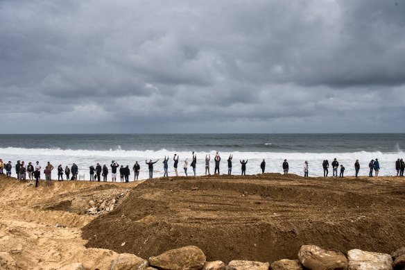 Northern beaches community attending a rally to protest against the building of a seawall from Collaroy.