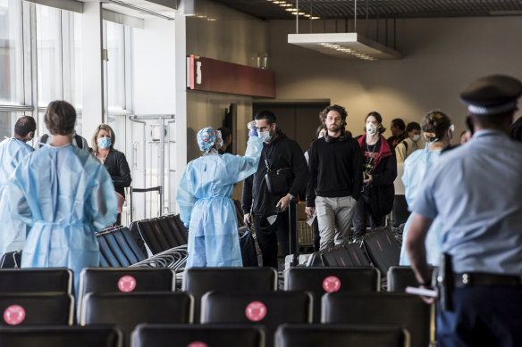 NSW Health officials screen  passengers arriving in Sydney from Melbourne.