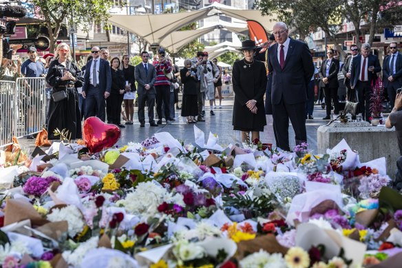 Governor-General David Hurley and his wife Linda pay tribute.