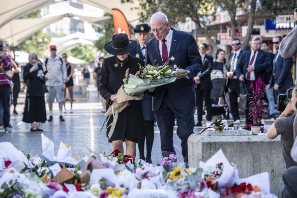 Governor-General David Hurley and wife Linda leave a tribute.