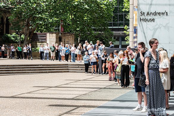 A queue to give blood on December 14 at Town Hall Lifeblood centre in Sydney.