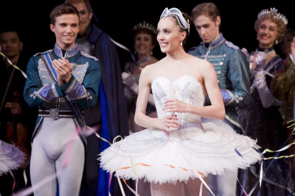 Harris winning the Telstra Ballet Dancer Award in 2012.