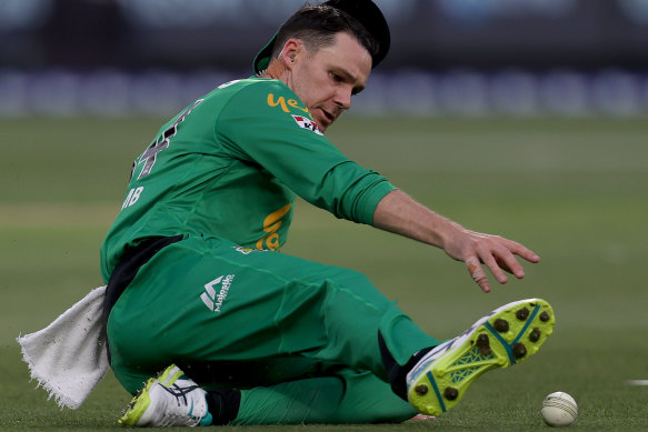 Peter Handscomb fields during the Stars big loss to the Heat on Saturday night.