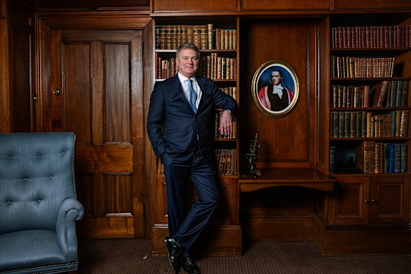 El director de Sydney Grammar School, Stuart McPherson, quiere que los padres confíen en la escuela y no envíen a sus hijos a clases particulares.