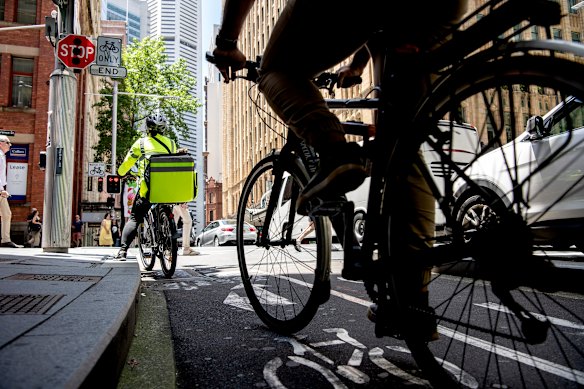 Cyclists at the corner of King and Clarence St in the CBD, where the King St cycleway disappears as you head east.