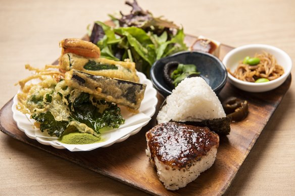 Onigiri meal set with tempura vegetables.