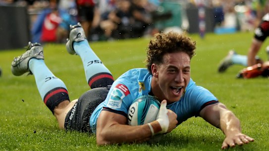 Mark Nawaqanitawase scores a try for the Waratahs in Super Rugby Pacific.