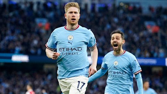 Kevin De Bruyne celebrates his opener at the Etihad Stadium.