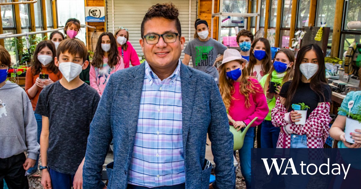 Orang tua menjadi guru pengganti sebagai anjing gelombang