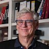 Bruce McWilliam pictured at his Sydney home in 2020. 
