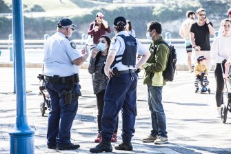 La polizia del NSW ha pattugliato Coogee Beach il mese scorso. 