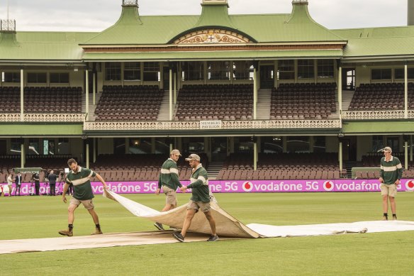 The crowd capacity for the third Test at the Sydney Cricket Ground will be reduced. 
